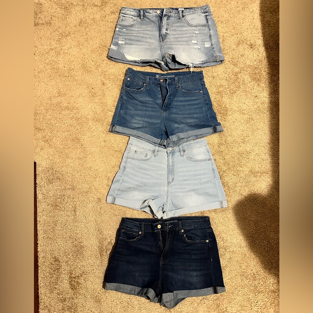 No boundaries shorts all size 13 fits like an 11